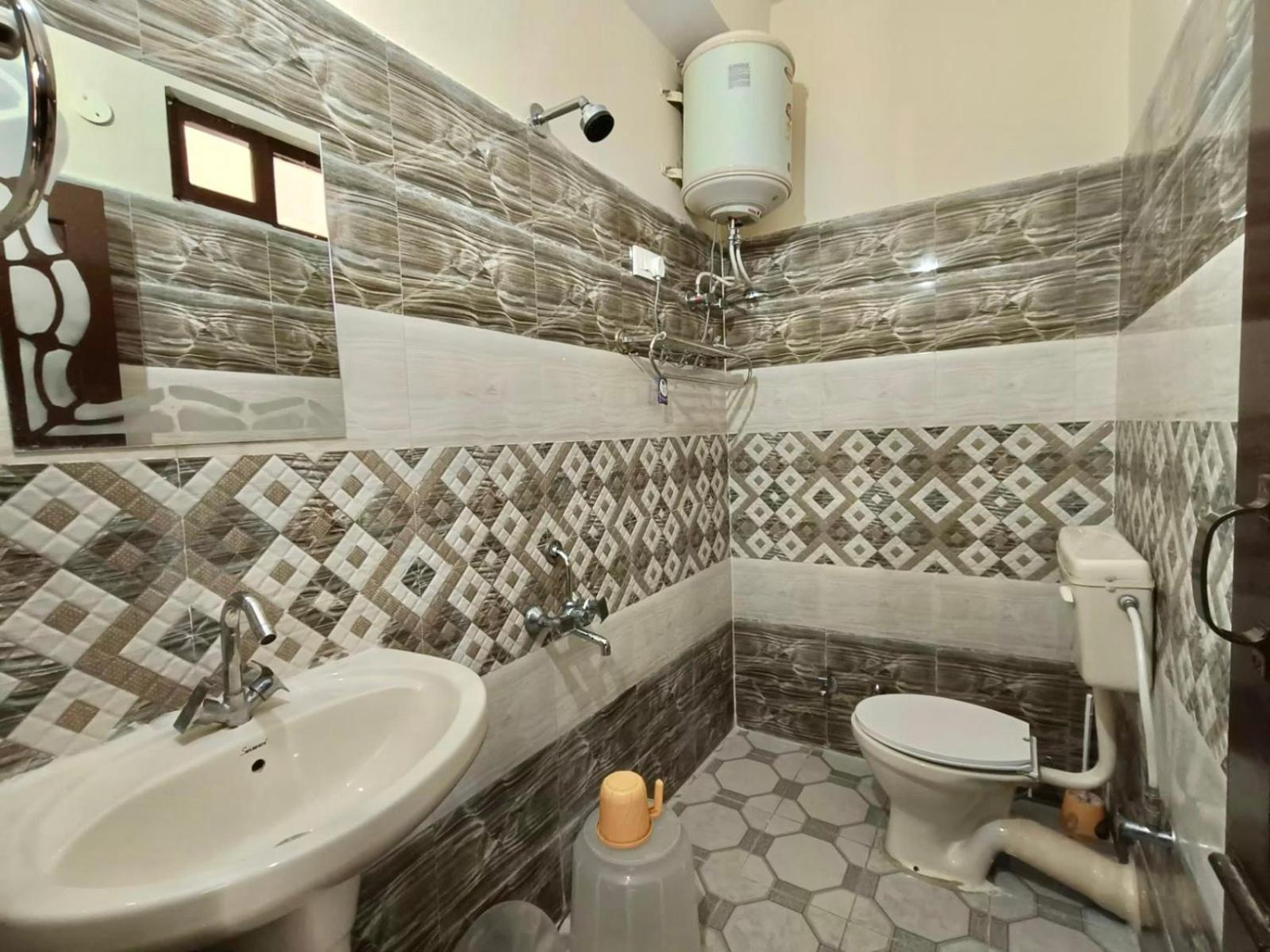 שימלה The Boho Near Mall Road מראה חיצוני תמונה